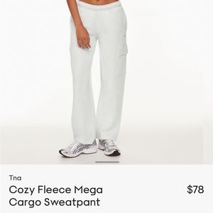 Aritzia- TNA cozy fleece cargo sweatpants size XS